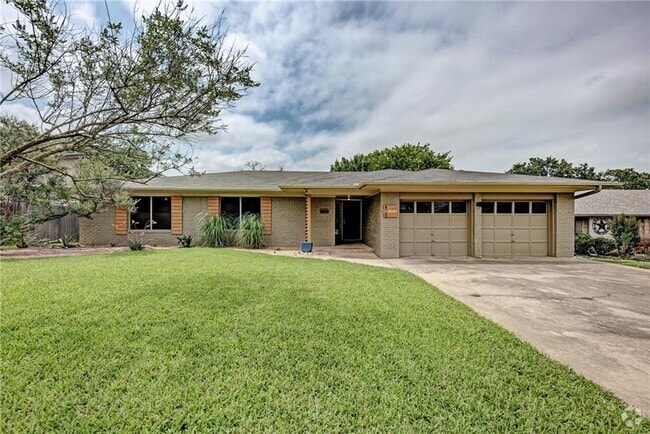 Building Photo - 402 Greenwood Dr Rental