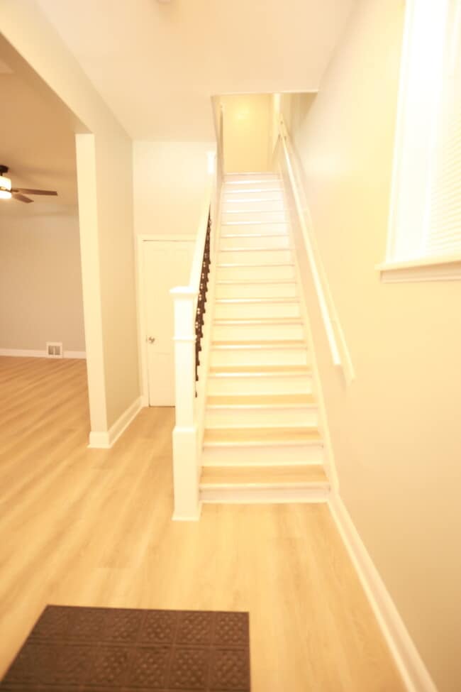 Photo - 637 W 59th St