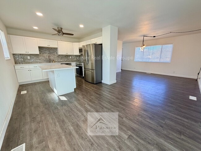 Photo - 1319 N Murray Blvd