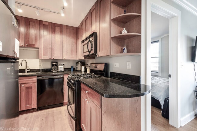 Photo - 4144 N Sheridan Rd Unit 403