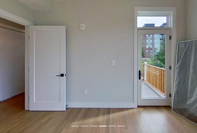 Photo - 104 Warren St