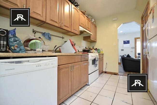 Building Photo - 3 bedroom in Brighton MA 02135 Unit A