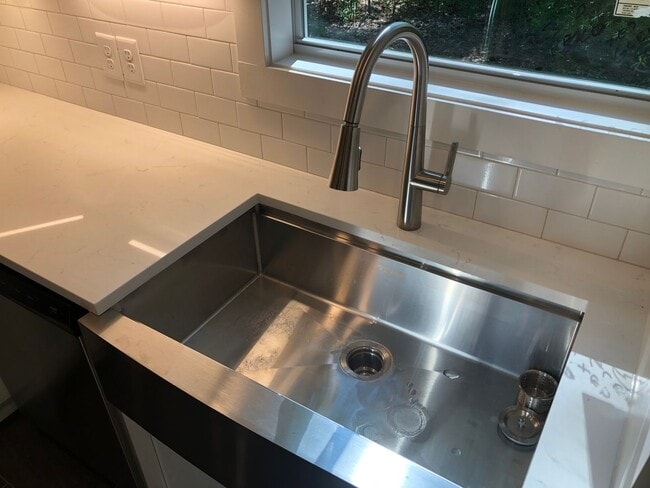 Photo - 720 Terry Ln