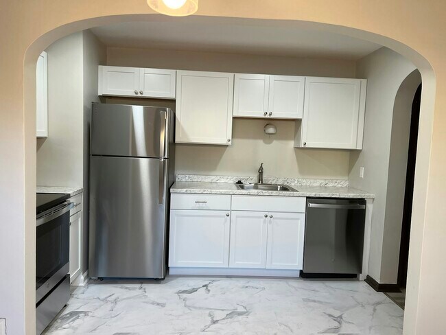 Photo - 5250 E Market St