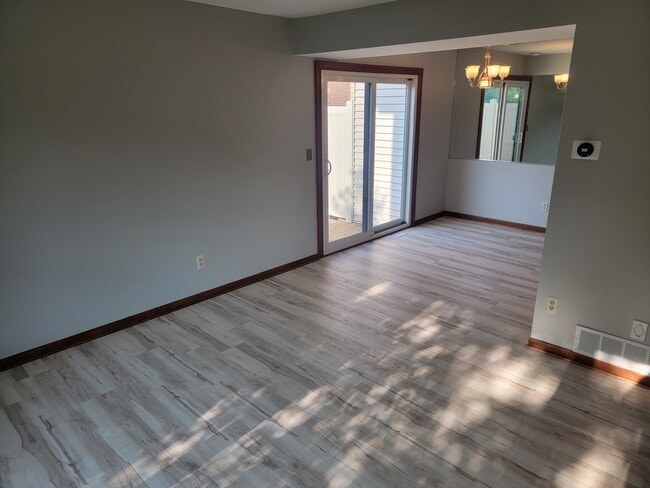 Photo - 224 E Woodlawn Rd
