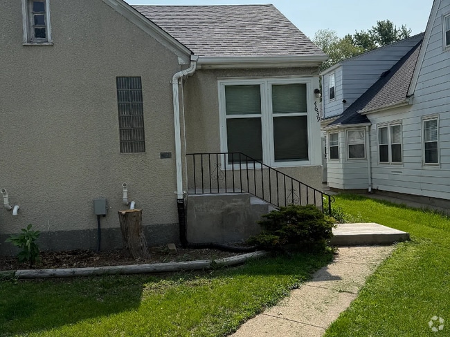 Building Photo - 4639 Cedar Ave S Rental