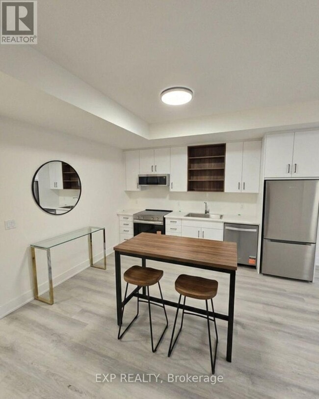 Photo - 111 Everett Cmn