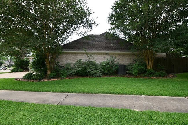 Photo - 1947 Mayweather Ln