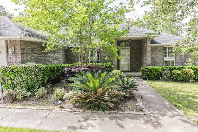 Photo - 211 Foxchase Way