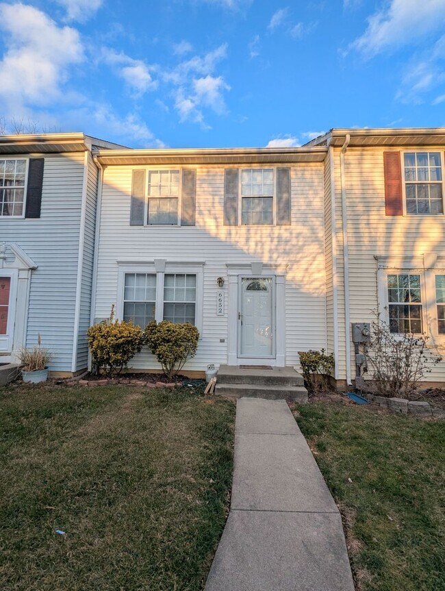 Photo - Well maintained townhouse in Robin Meadows Community with updated features available mid January!