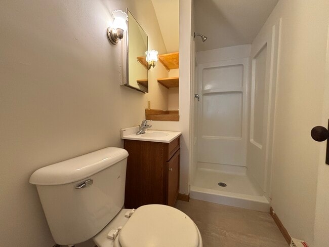 Bathroom - 644 Galloway St Unit 3