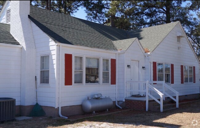 Building Photo - 1809 N Road St Rental