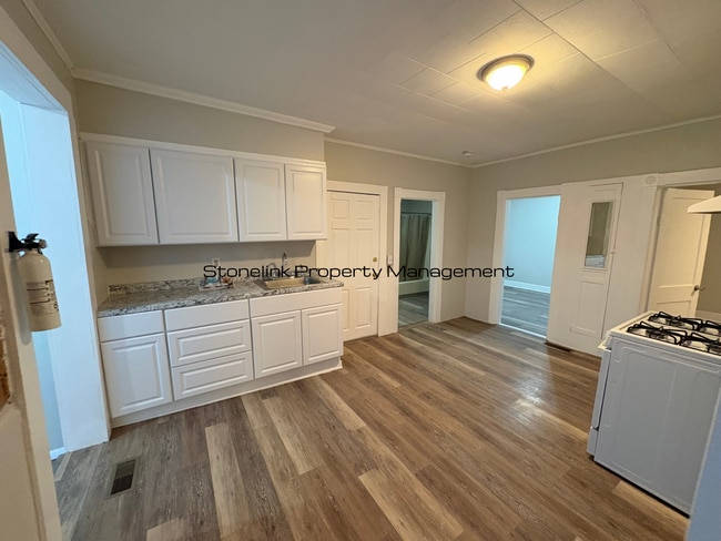 Building Photo - 113-115 Elm Street Unit 1st Floor