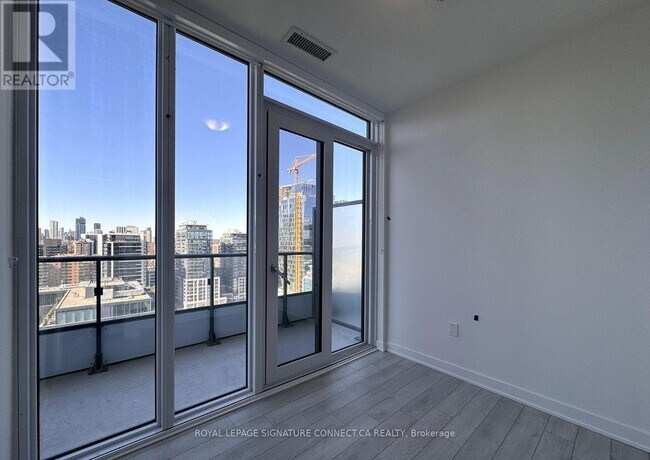 Photo - 70 Princess St Unit 1901 E