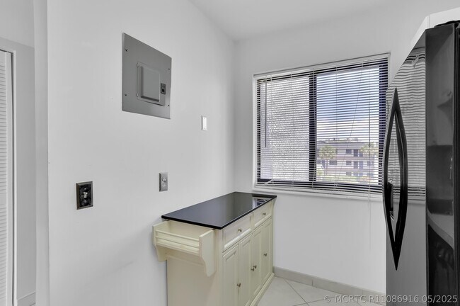 4290 Deste Ct Unit 301