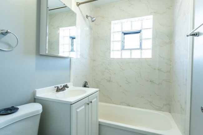 Photo - 6947 S Jeffery Blvd Unit 2E