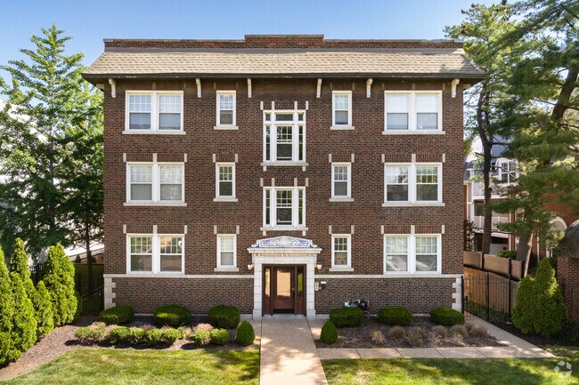 4245 West Pine Ave