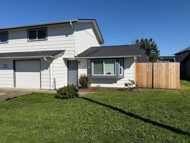 Photo - New 2 bed 1 1/2 bath duplex in Springfield!