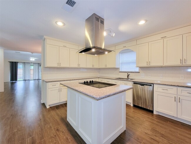 Building Photo - 12800 Briar Forest Dr