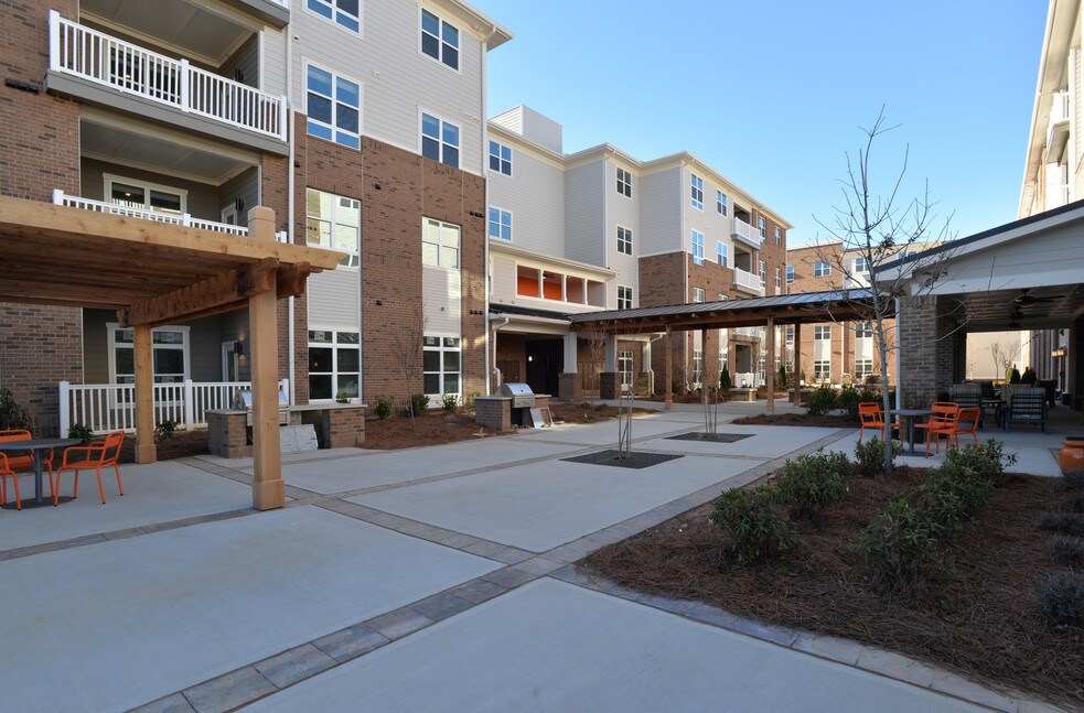 A beautiful courtyard links the 2 buildings.