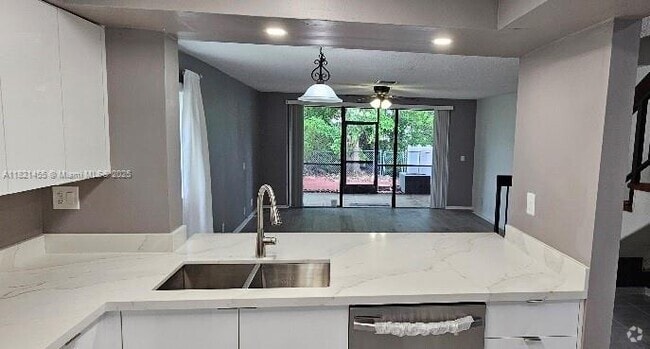 Building Photo - 3625 Coral Springs Dr Rental