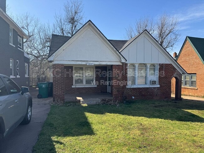 Building Photo - 2225 Glen Ellyn St