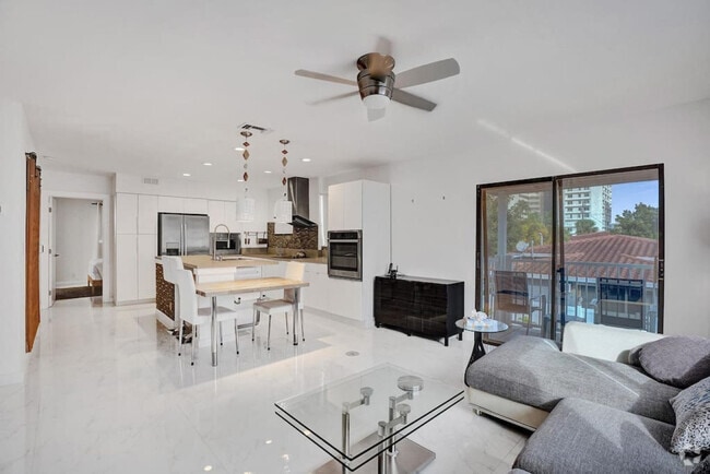 Building Photo - 3215 NE 7th St Unit ID1229008P Rental