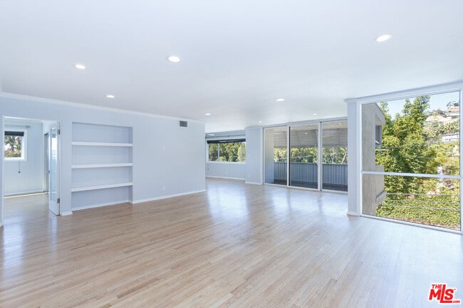 Photo - 1539 Laurel Ave Unidad 306