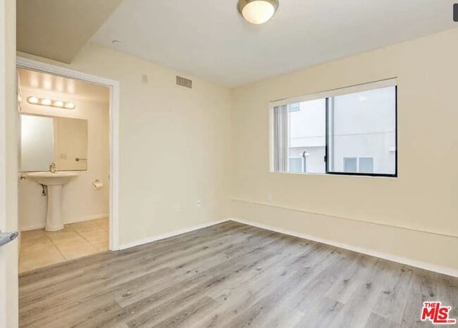 Photo - 6815 Baird Ave Unidad 2