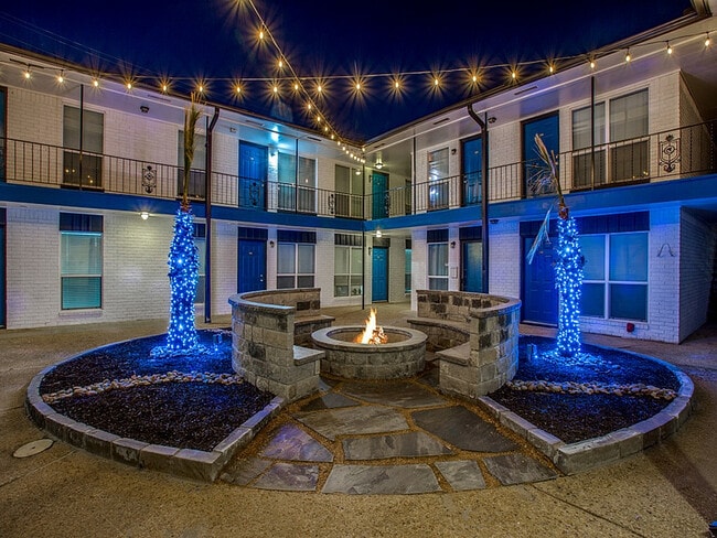 Building Photo - Vintage Pads