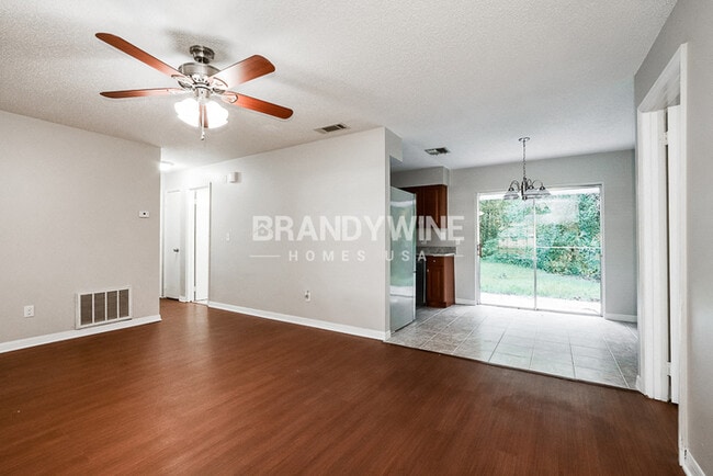 Photo - 215 Shore Rd