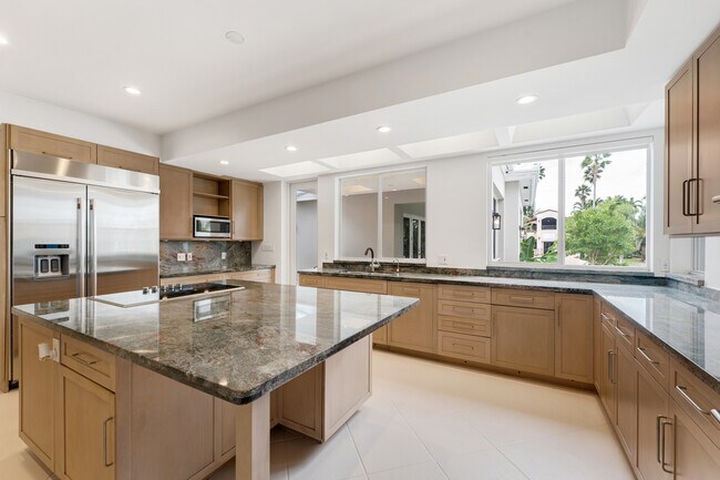 Photo - 13032 Mar St