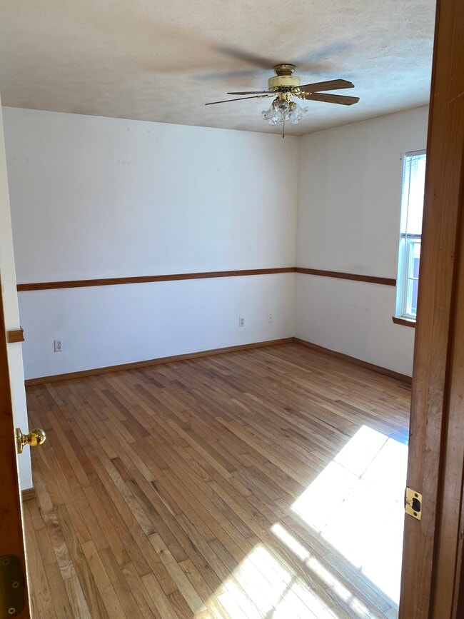 Photo - 110 E Church Hill Ct