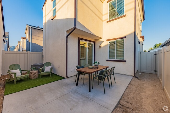 4BR, 2BA - 1,632SF - Patio - Summit Plus