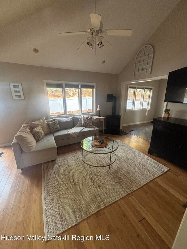 Photo - 419 SW Colony Rd