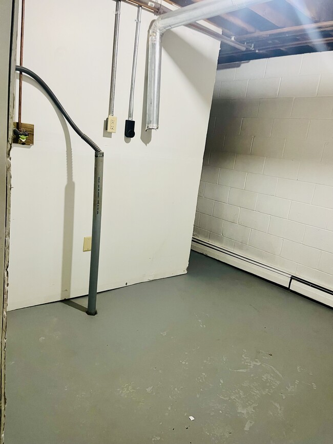 1380 1 Bed 1 Bath W&D Hookup