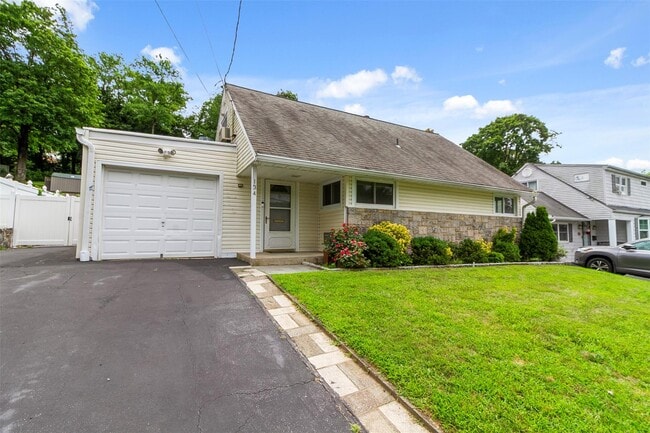 Photo - 134 Gailmore Dr House
