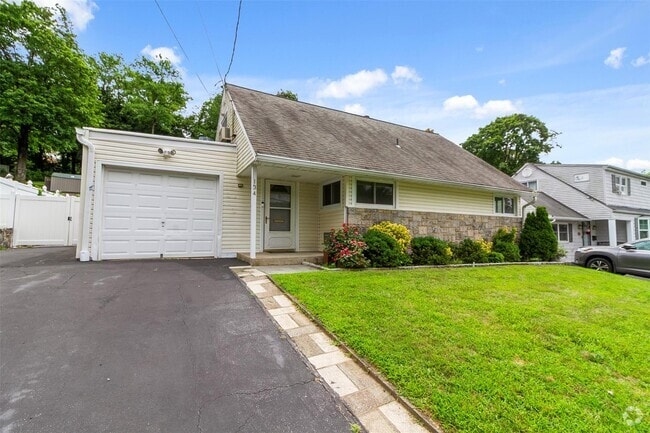 Building Photo - 134 Gailmore Dr Rental