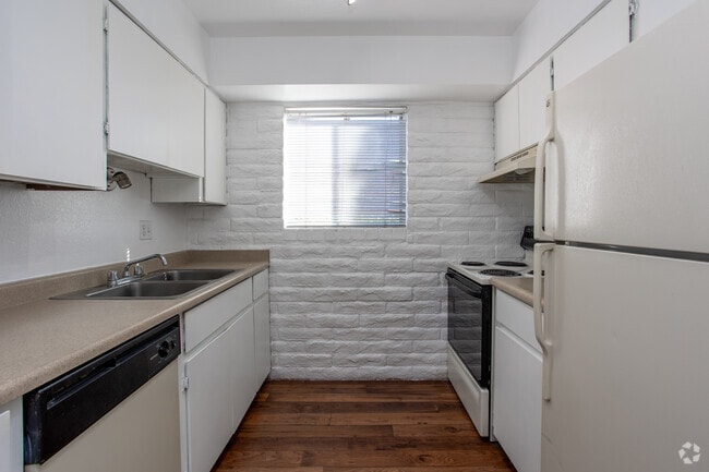1BR, 1BA - 712SF