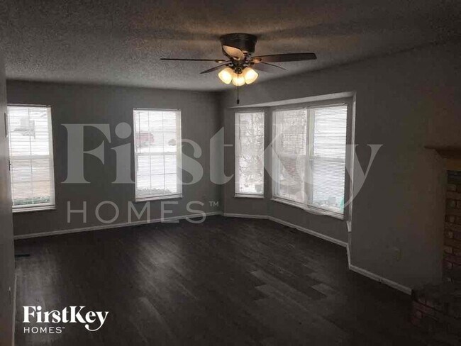 Photo - 4801 Greenburg Dr