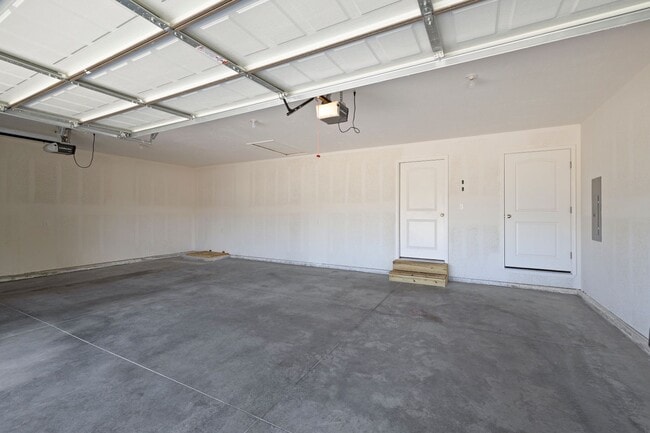 Photo - 4 Bedroom Home with 3 car garage for rent!