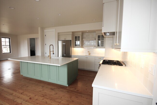 Photo - 1023 Creekview Dr