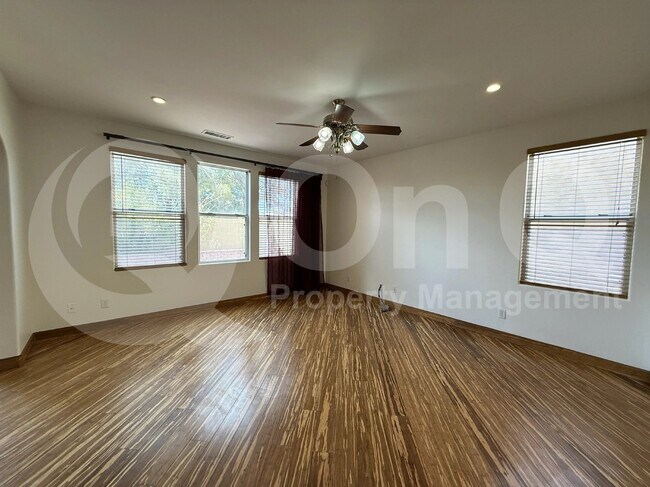 Photo - 1104 E Gail Dr
