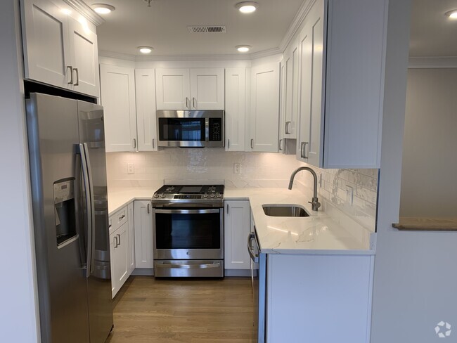 Building Photo - 303 Maverick St Unit 4 Rental