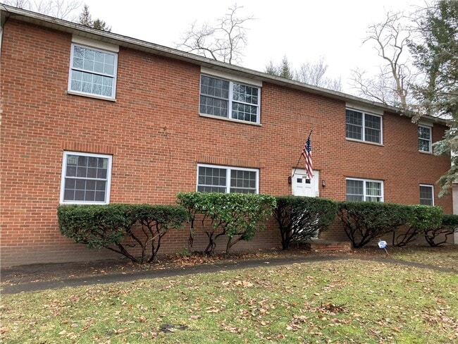 Building Photo - 326 E Linden Ave