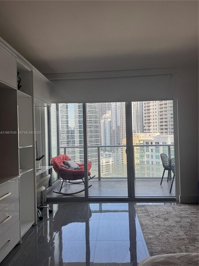 Building Photo - 1300 Brickell Bay Dr Unit 2512