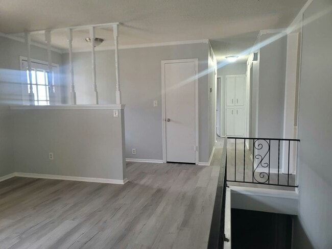 Photo - 621 Ridgeway Rd