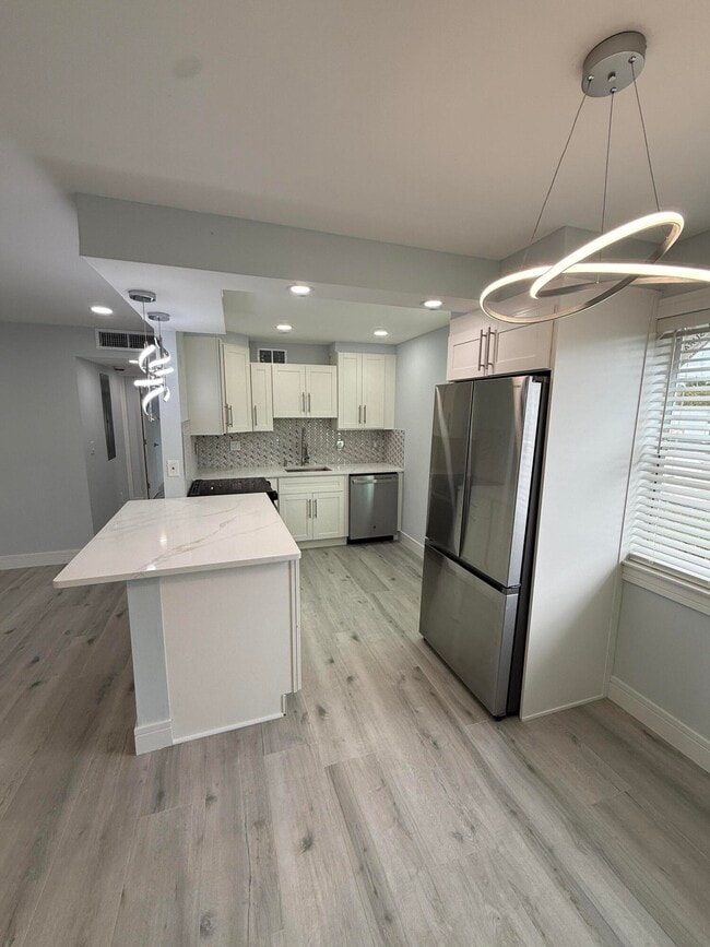 Photo - 216 Normandy Ln Unidad E