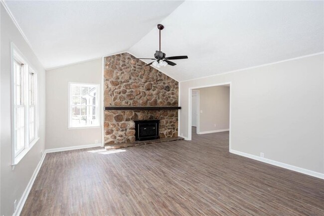 Photo - 2099 Scott Rd