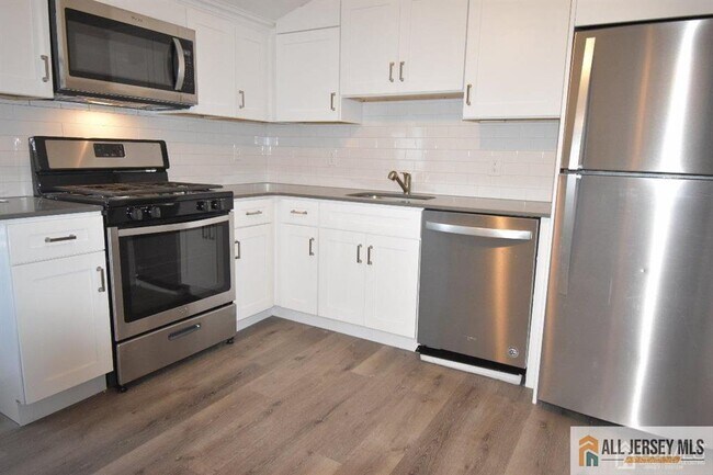 Building Photo - 1 Lee Ave Unit A